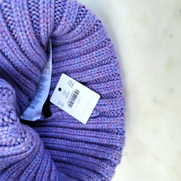 🆕️ J Crew Ribbed beanie with faux-fur pom-pom Purple - Picture 2 of 2